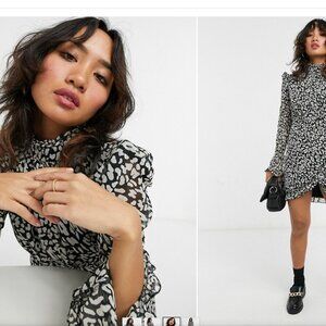 Topshop Petite wrap mini dress in animal print Size 8 NWOT